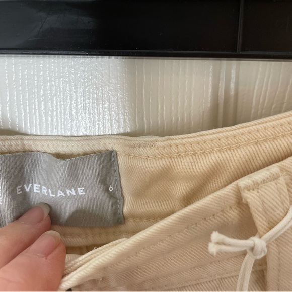 NEW WITH TAGS Everlane The TENCEL Parchment Cream Relaxed Chino in Size 6 - Picture 5 of 8
